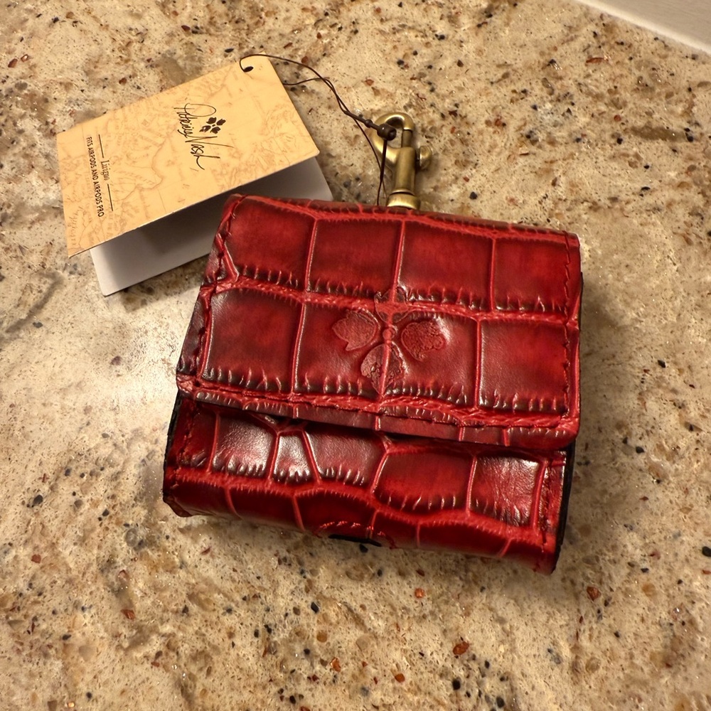 Patricia Nash “Alligator” 🐊 AirPod Case